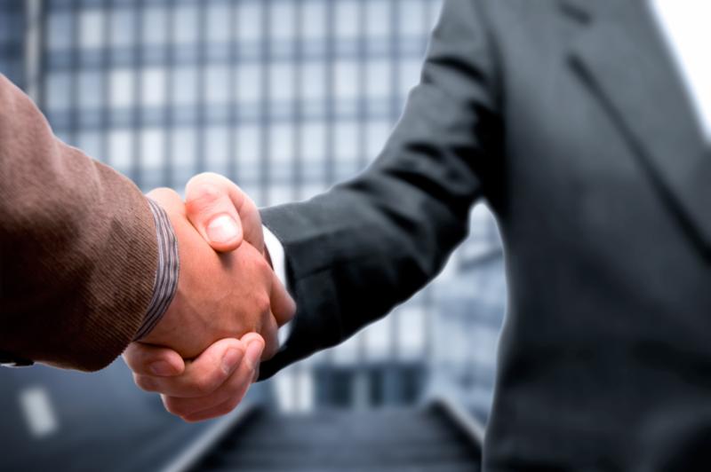 business_handshake_men